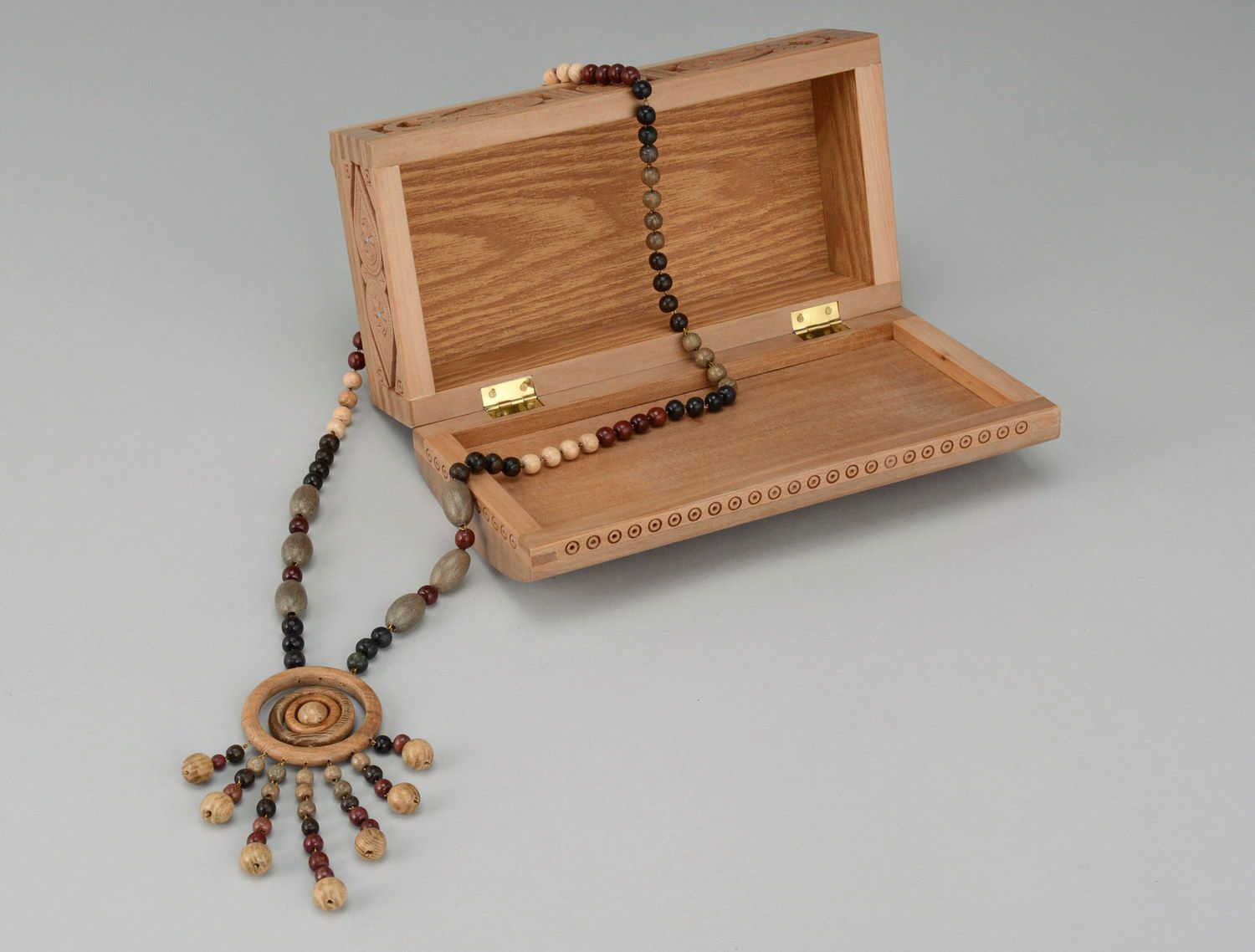 Elegant wooden beads, necklace photo 3