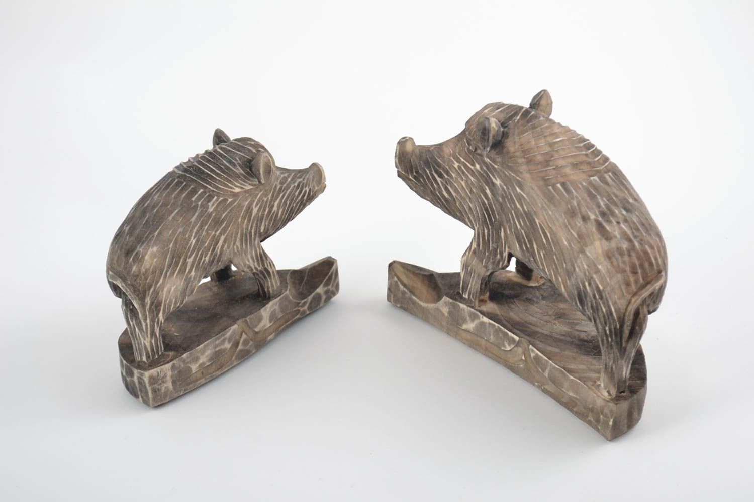 Set of 2 handmade collectible wooden animal figurines small and big boars photo 5