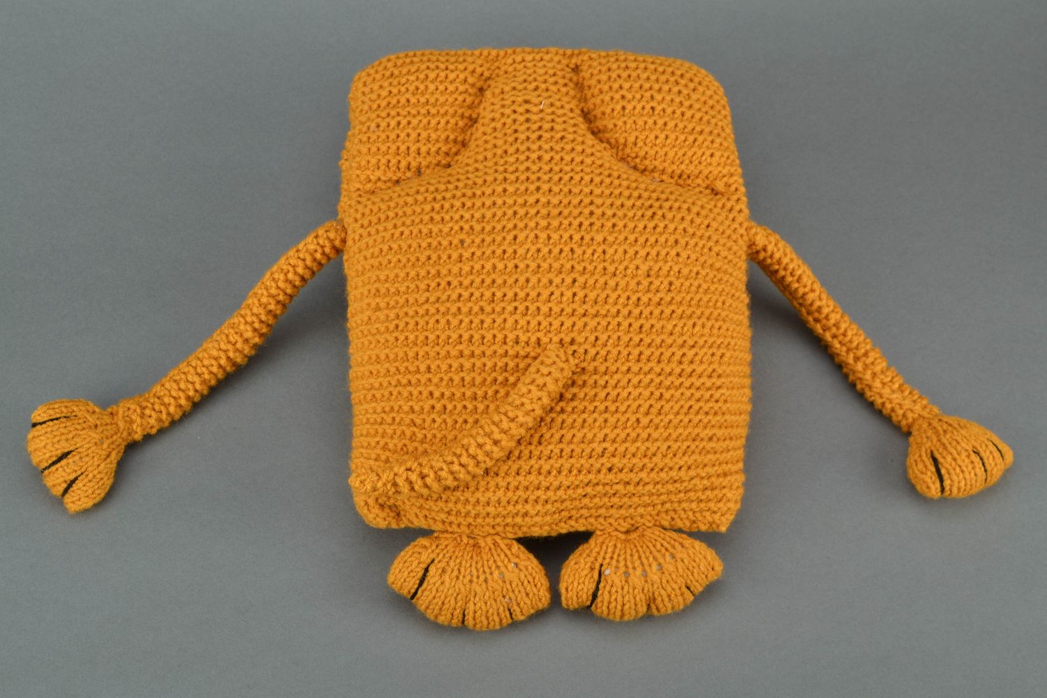 Peluche tricotée au crochet coussin en forme de chat photo 4