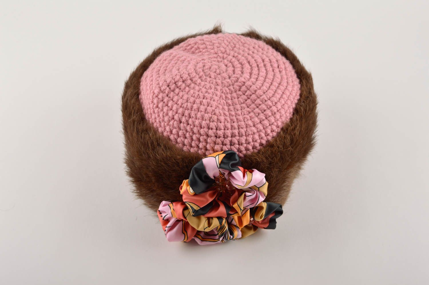 Шапка с мехом ручной работы зимняя шапка красивая вязаная шапка нарядная фото 5