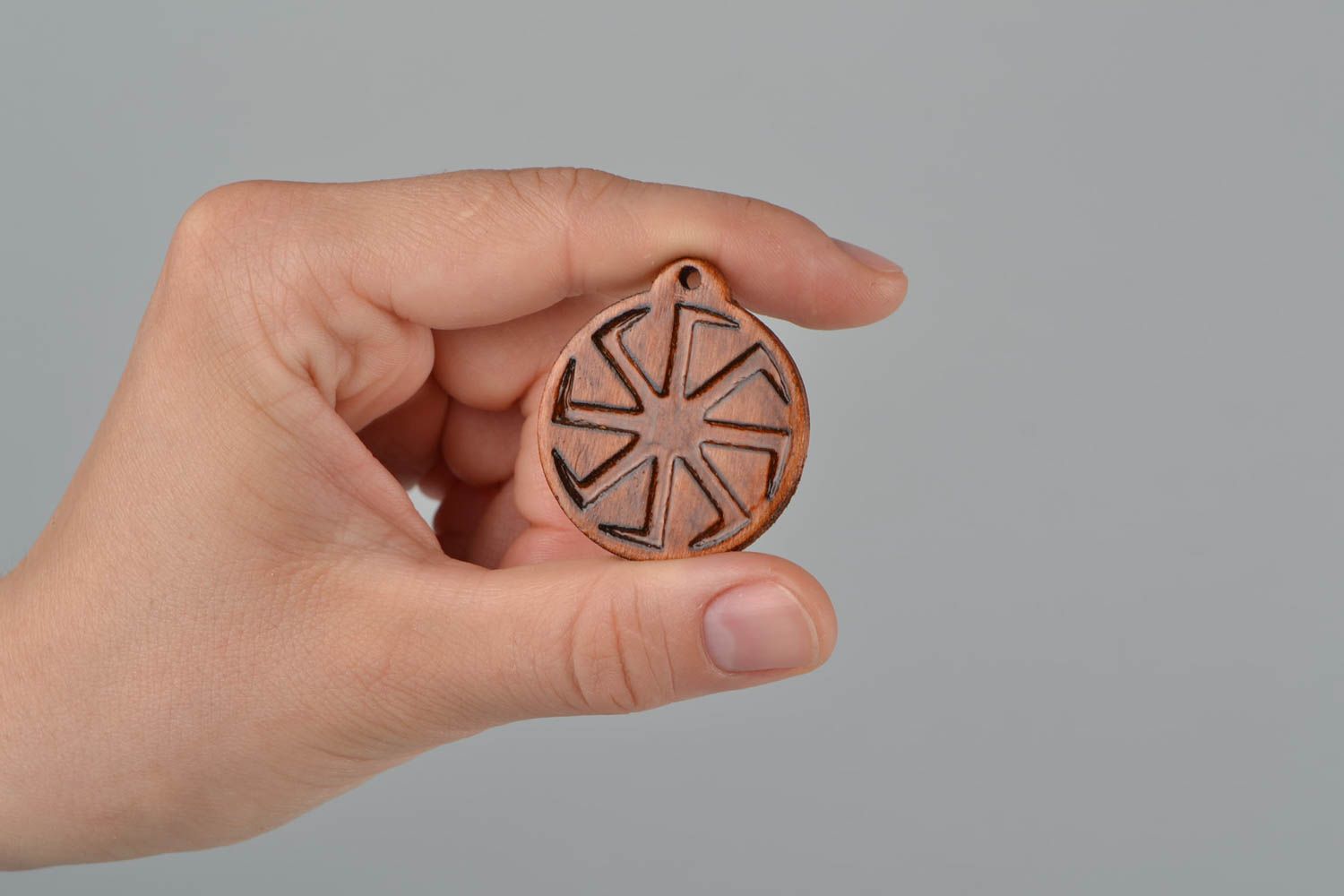 Amuleto protector eslavo artesanal colgante de madera Cruz de Lada Madre de Dios foto 2
