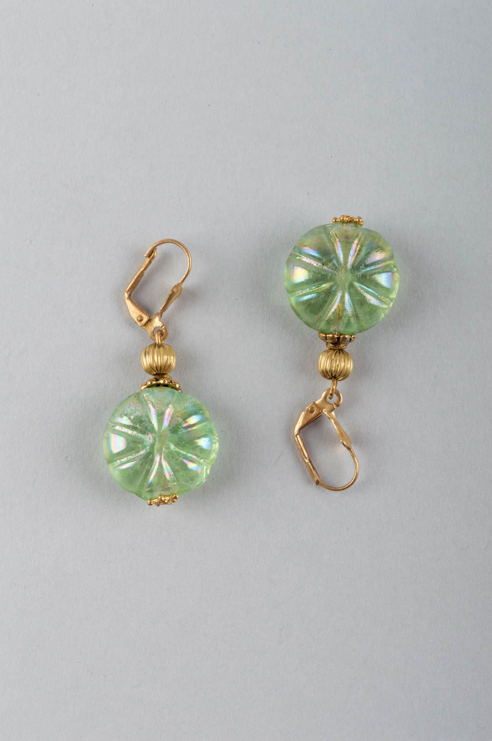 Pendientes de cristal Murano y latón hechos a mano verdes elegantes foto 2