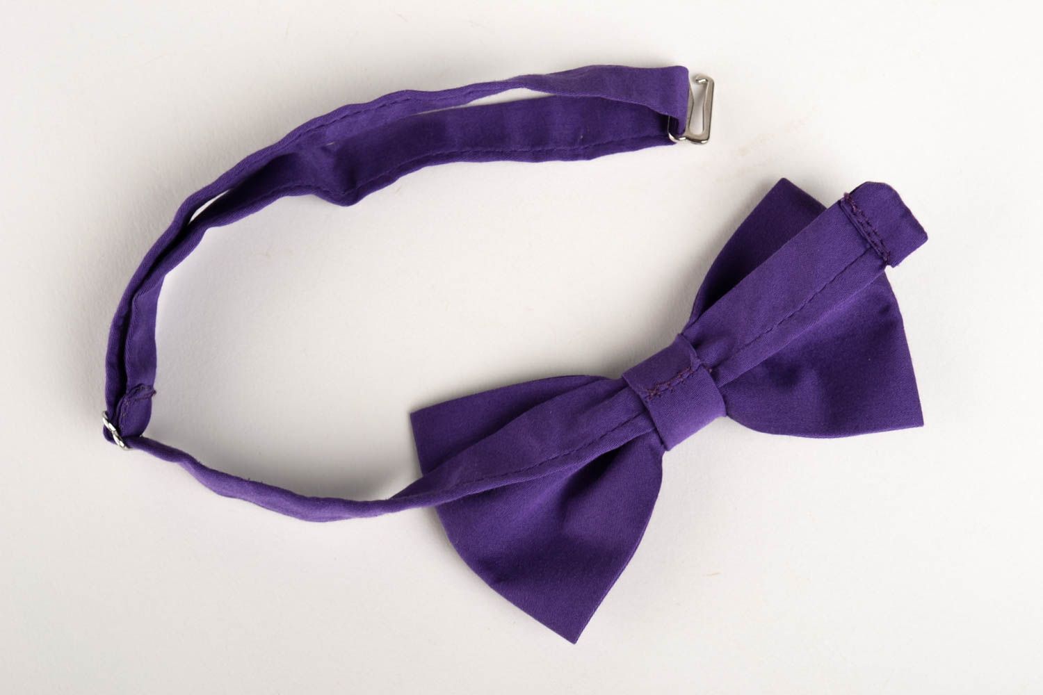 Corbata de lazo artesanal pajarita moderna de tela lila accesorio unisex foto 2