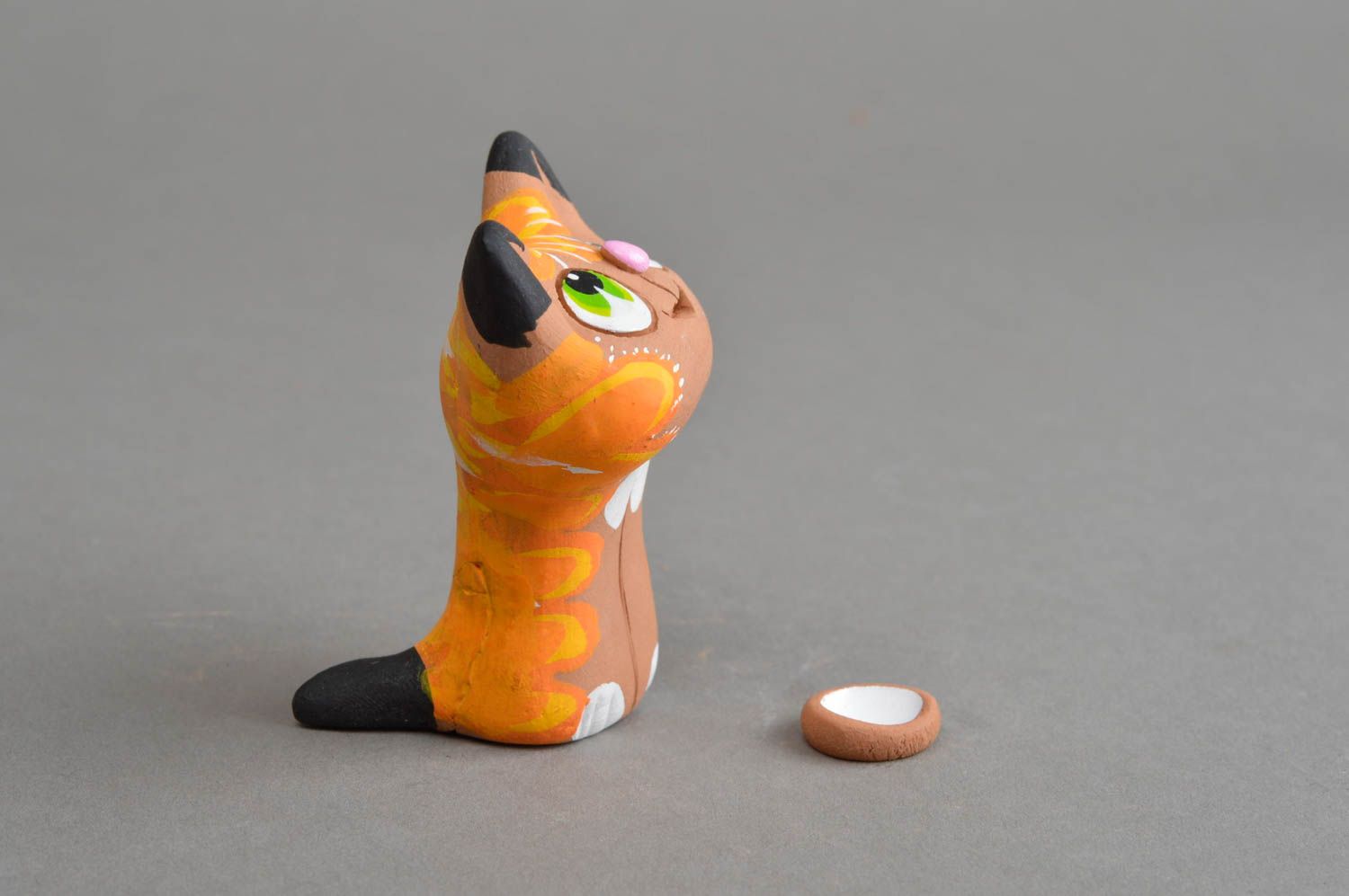 Симпатичная глиняная статуэтка в виде кота ручной работы расписная маленькая фото 4