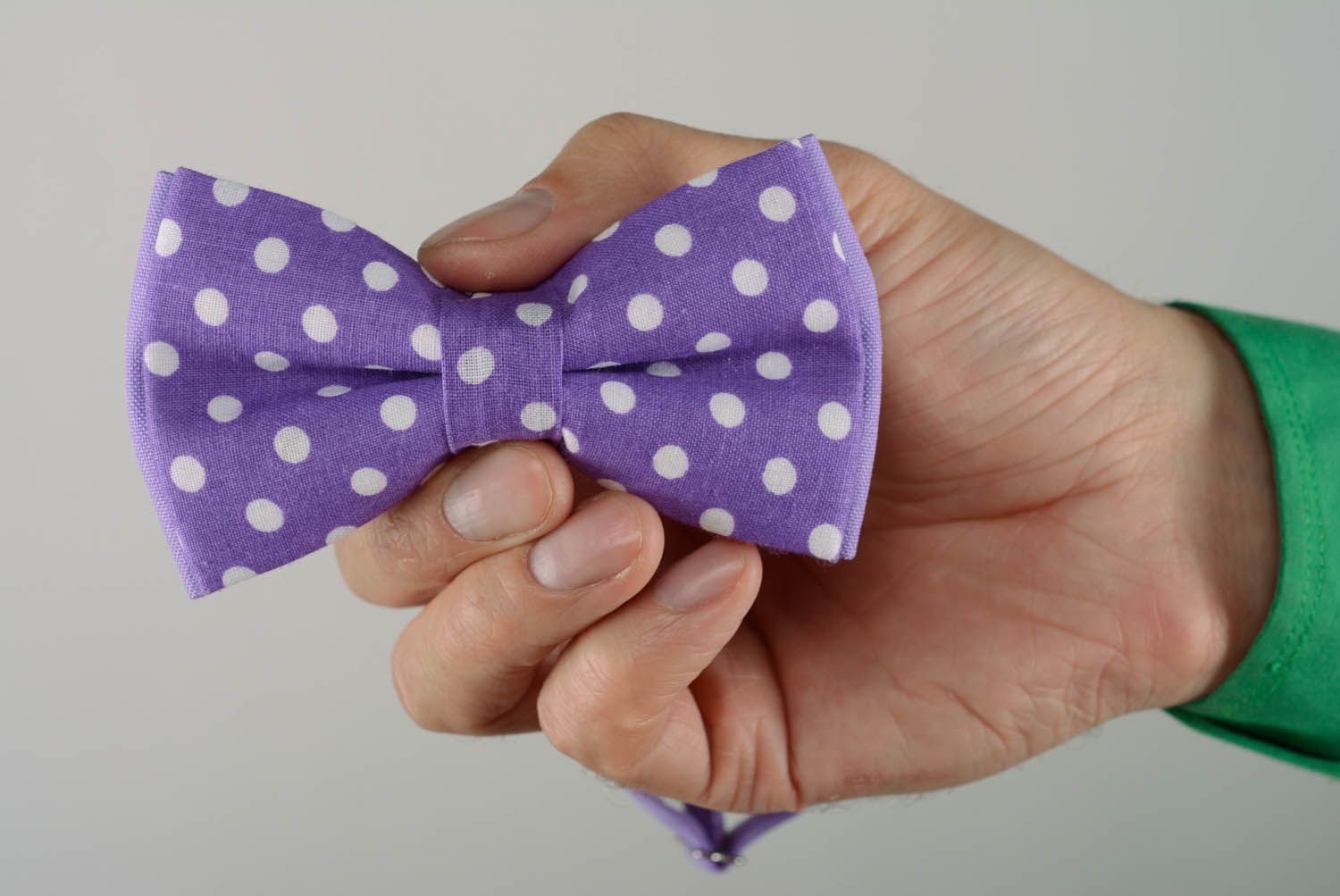 Purple bow tie with dots photo 5