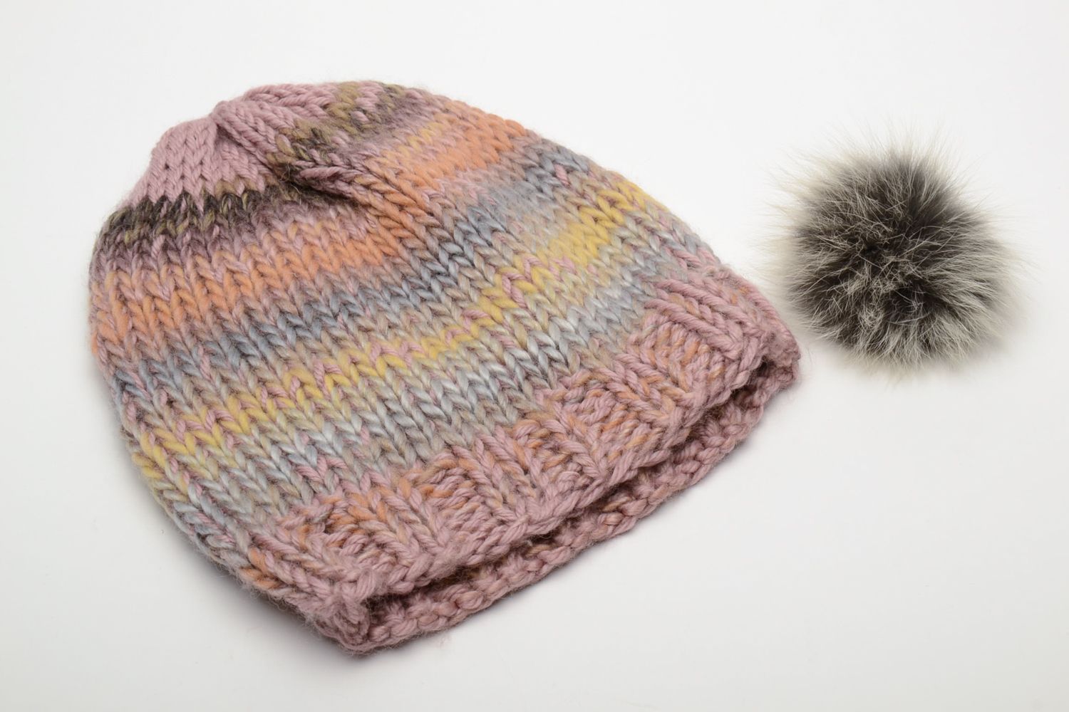 Chapeau tricoté en laine avec pompon fait main photo 5