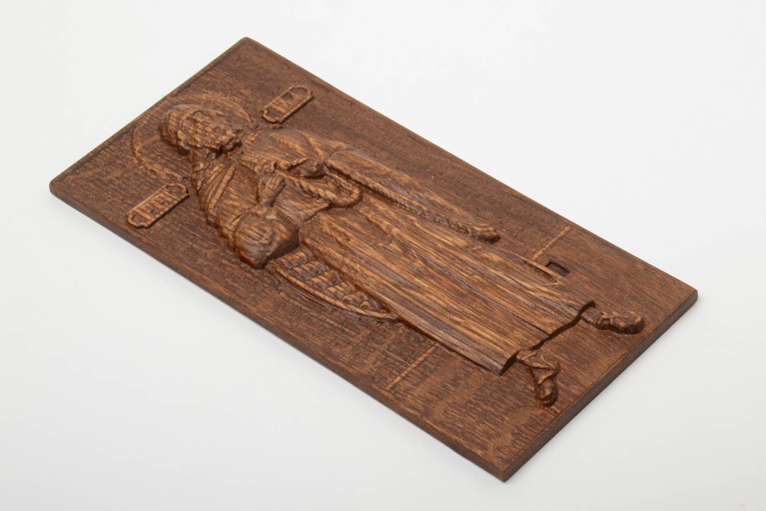 Icono religioso ortodoxo hecho a mano de madera con sujeciones de metal foto 2
