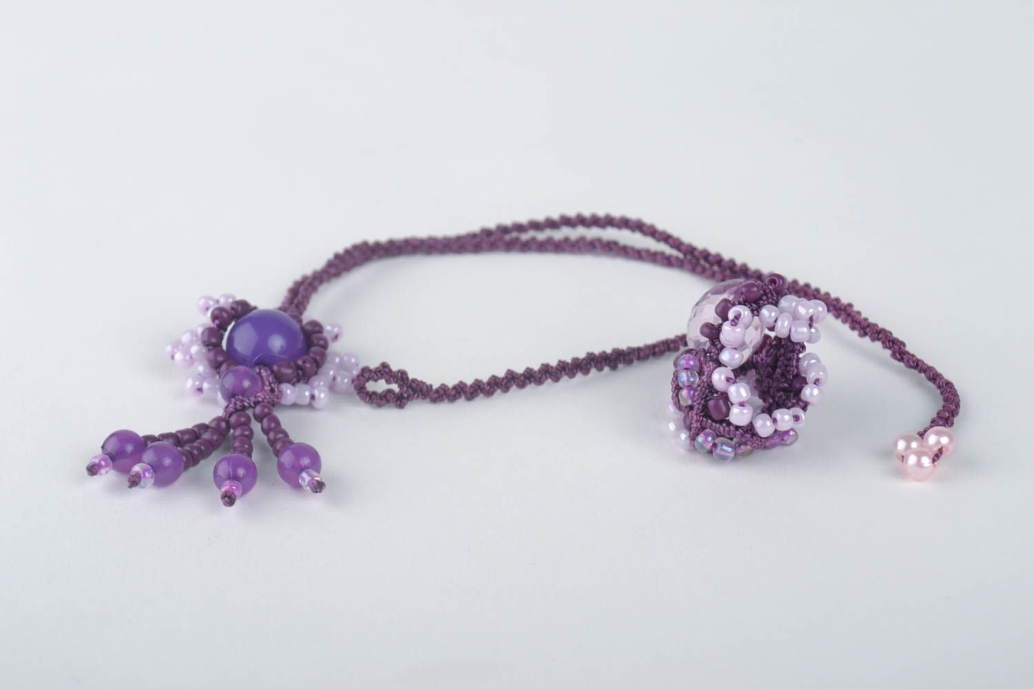 Pendentif macramé Bague femme Bijoux fait main violets en fils synthétiques photo 4