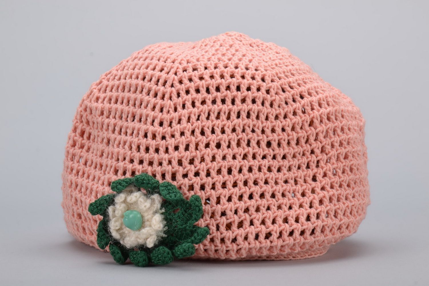 Нежно-розовая вязаная шапка  фото 2