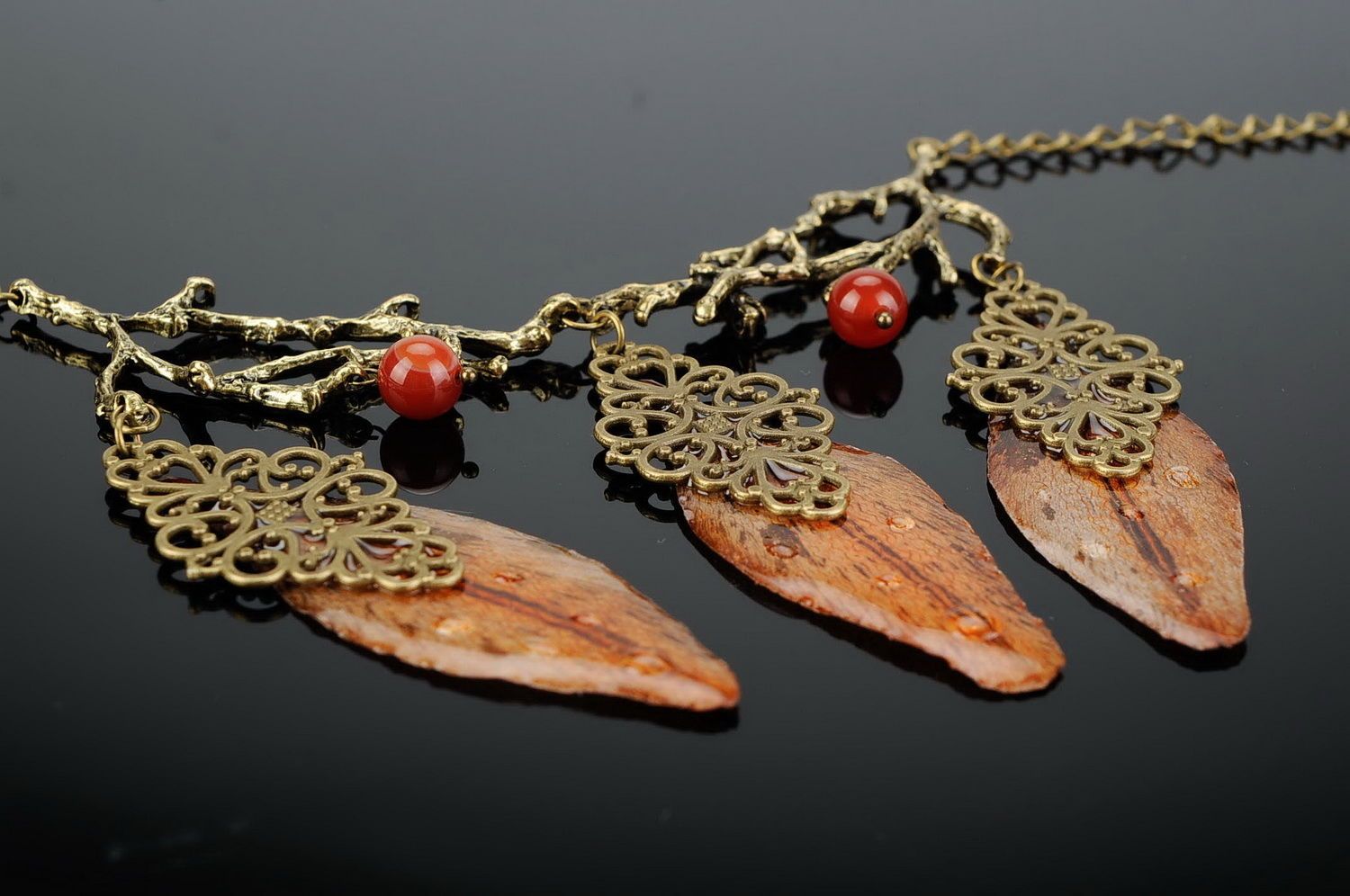 Necklace made of the petals of a lily in epoxy resin photo 1
