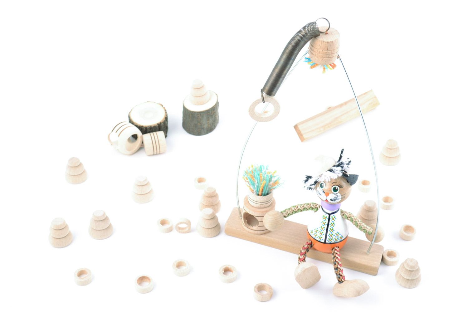 Künstlerisches interessantes handmade Spielzeug Kater aus Holz mit Sprungfeder Öko  foto 1