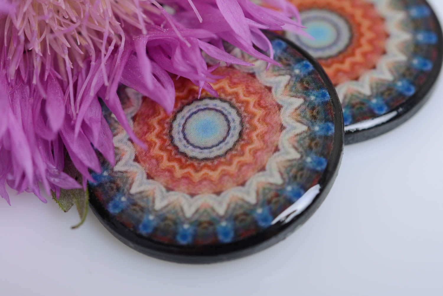 Runde Ohrringe aus Polymerton mit Anhängern Decoupage schön handmade für Frauen foto 3