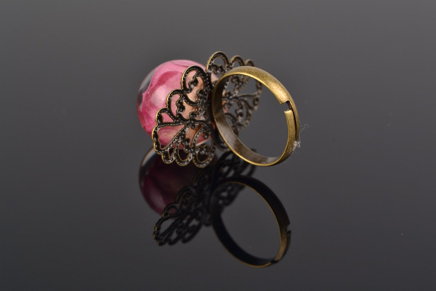 Кольцо с розой в эпоксидной смоле ручной работы винтажное женское красивое фото 4