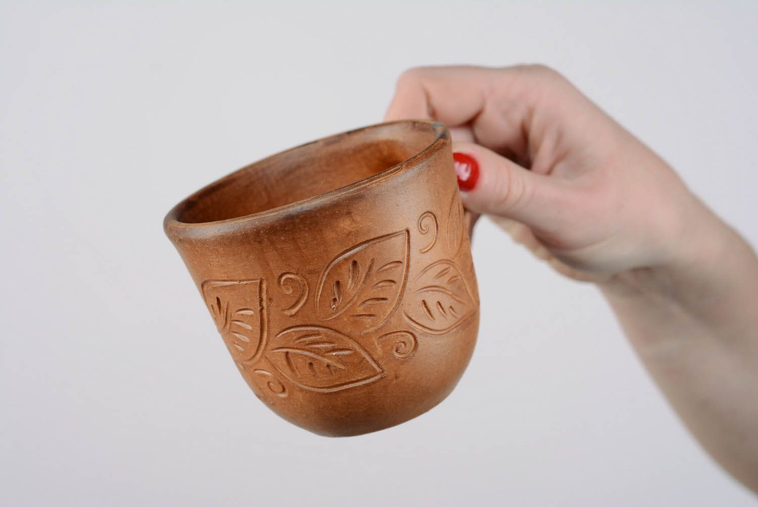 Clay light brown cup with handle and floral pattern photo 1