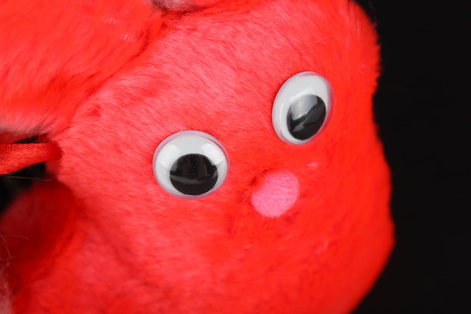 Игрушка заяц ручной работы красная детская игрушка с петелькой игрушка для детей фото 2