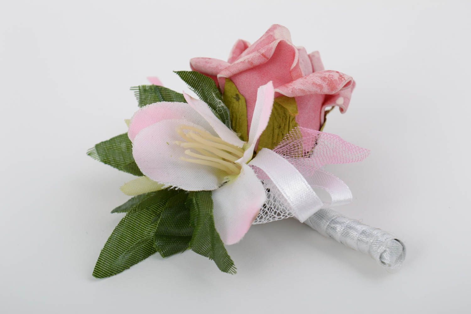 Fleur artificielle rose de design faite main pour broche ou barrette à cheveux photo 3