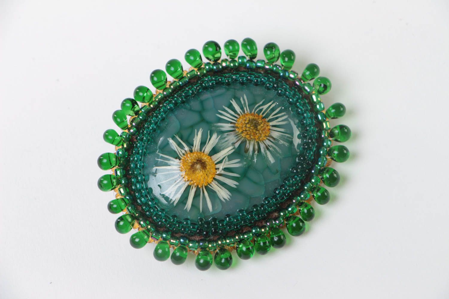 Broche en agate et perles de rocaille faite main verte avec camomilles photo 2