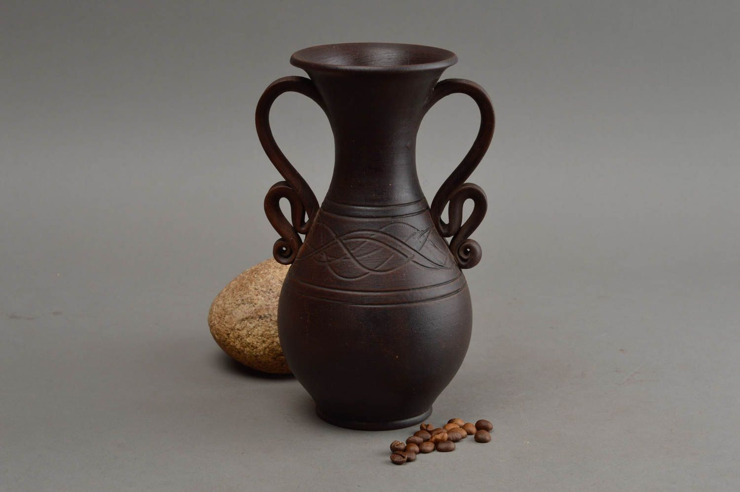 Schöne künstlerische braune dekorative Vase aus Ton mit breitem Hals handmade foto 1