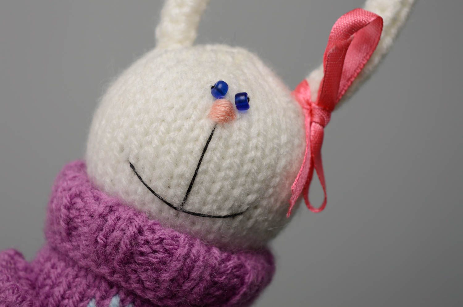 Peluche tricotée avec des aiguilles Lièvre photo 2