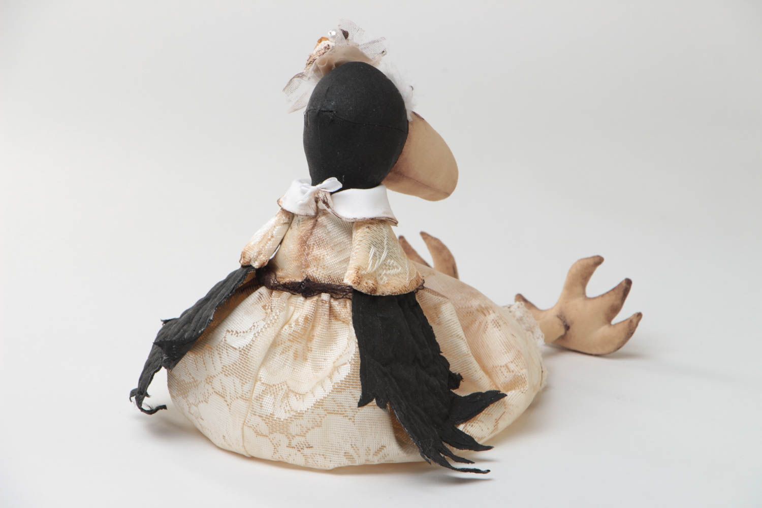 Мягкая игрушка ворона Клара в платье тканевая интерьерная ручной работы фото 4