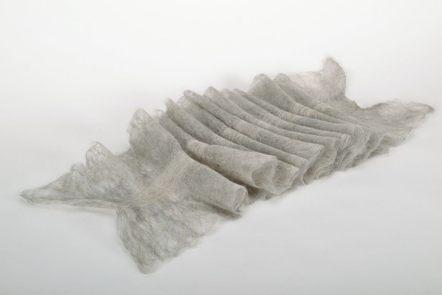 Серый шарф из шерсти Паутинка фото 4