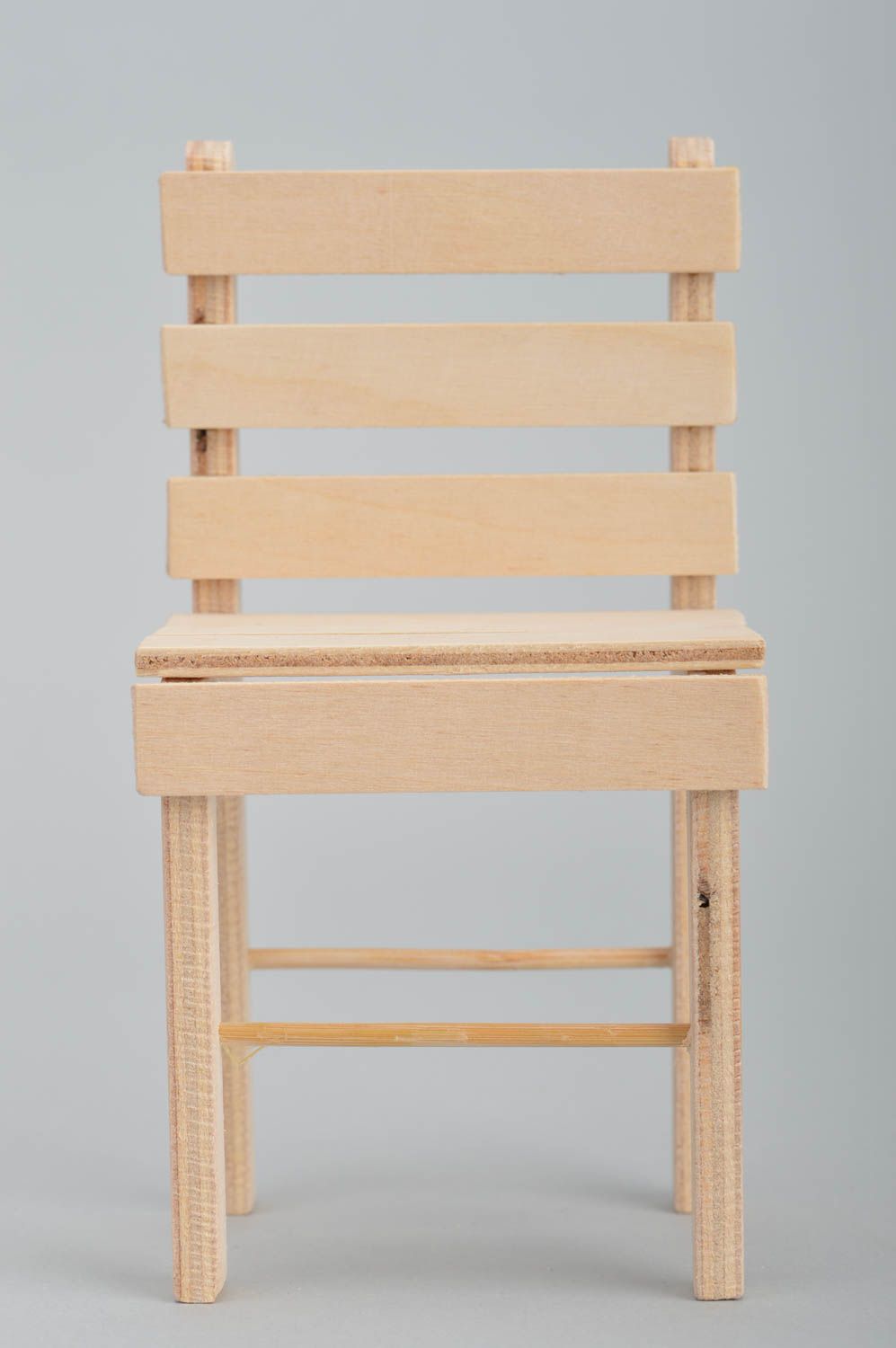 Kleiner Spielzeug Stuhl für Puppen aus Holz handmade für Kinder ab 3 Jahren foto 3