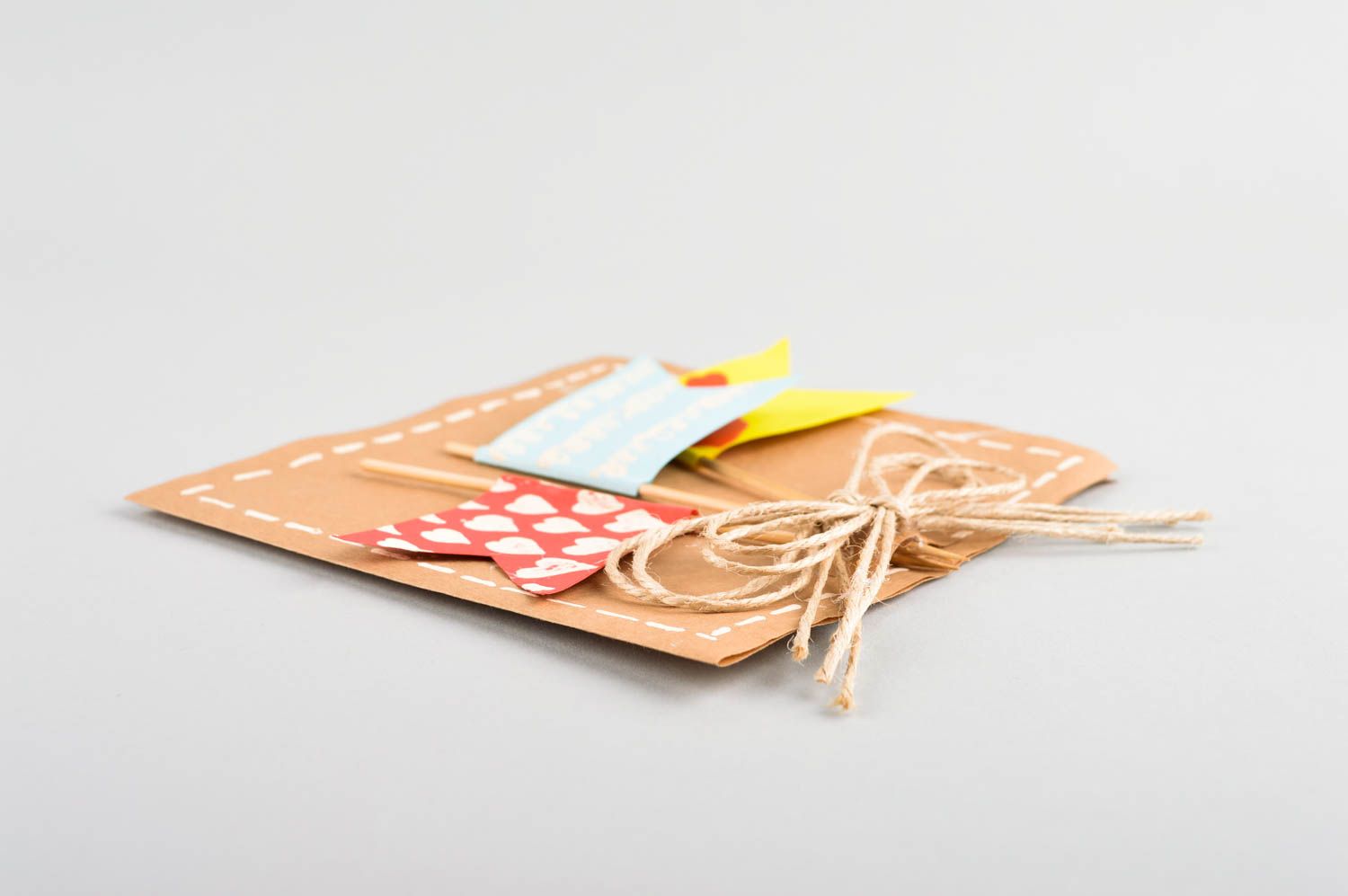 Enveloppe fait main Enveloppe invitation marron Idée mariage design de créateur photo 3