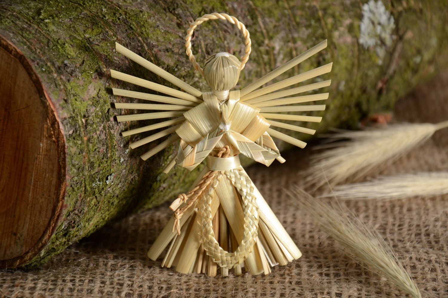 Ангел-хранитель из соломы с петелькой этническая подвеска оберег ручной работы фото 1