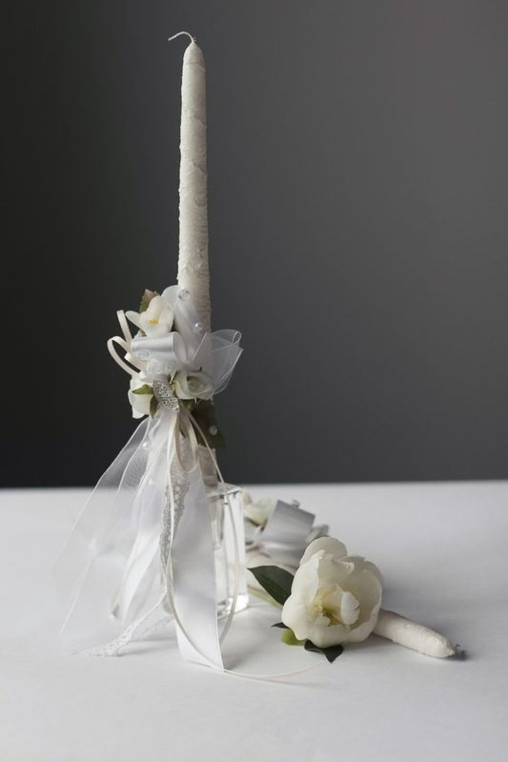Wedding candle with white ribbons photo 1
