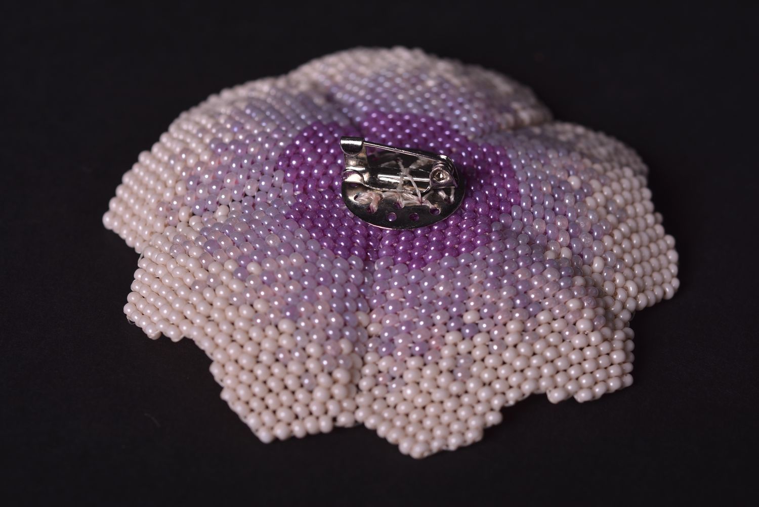 Broche fleur Bijou fait main en perles de rocaille Accessoire pour femme photo 4