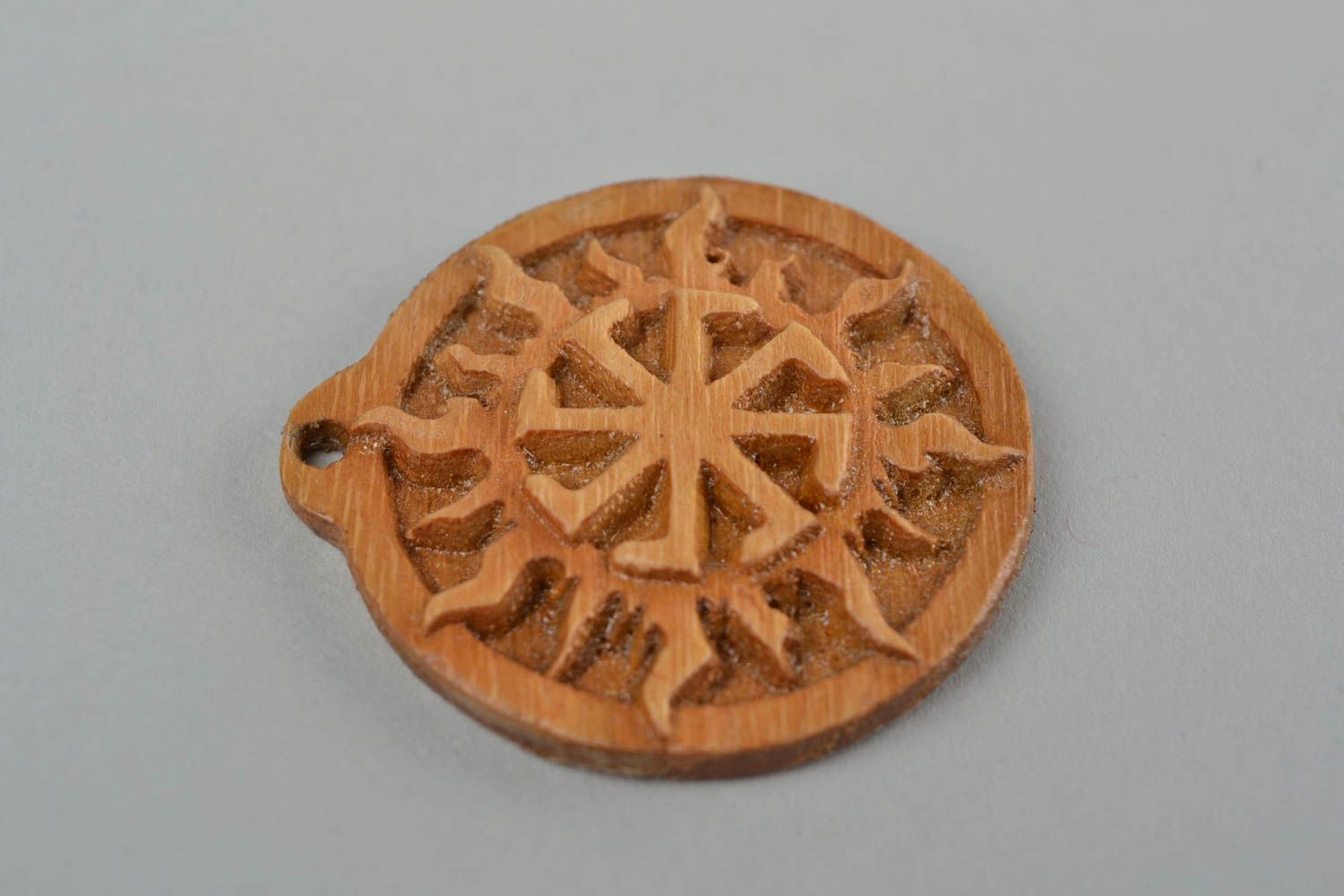Pendentif sculpté en bois fait main rond ethnique amulette Croix de Lada photo 4