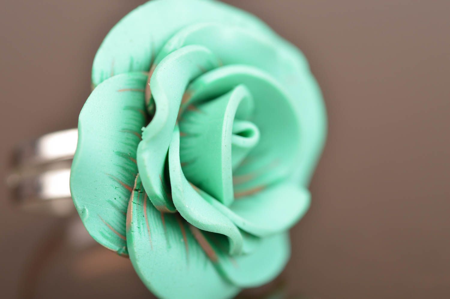 Кольцо цветок из полимерной глины зеленое в виде розы крупное ручная работа фото 4