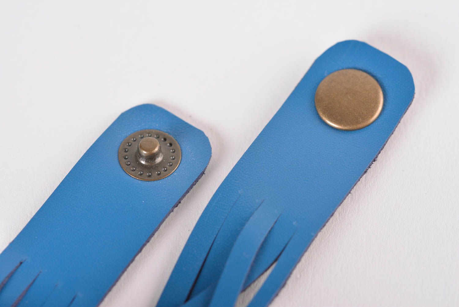 Кожаный браслет ручной работы браслет на руку украшение из кожи голубой фото 5