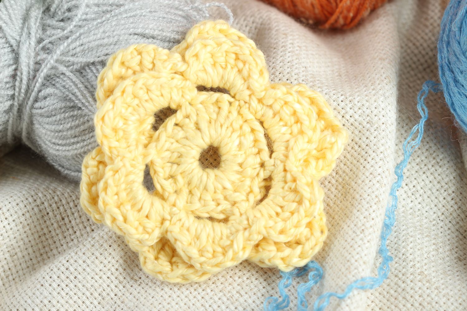 Handmade decorative flowers crocheted flower jewelry supplied crochet flower photo 1