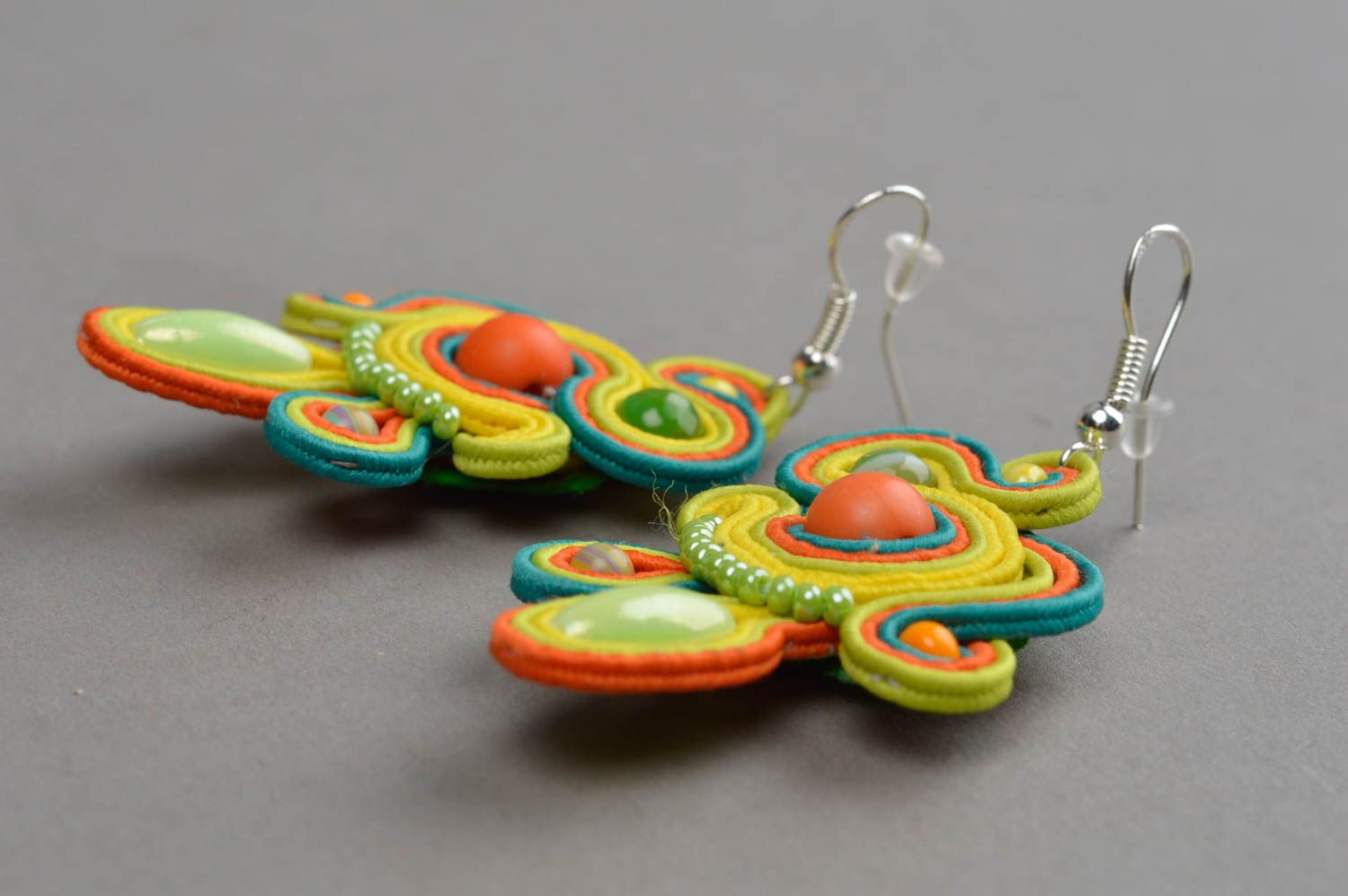 Boucles d'oreilles textiles soutache multicolores pendantes faites main photo 3