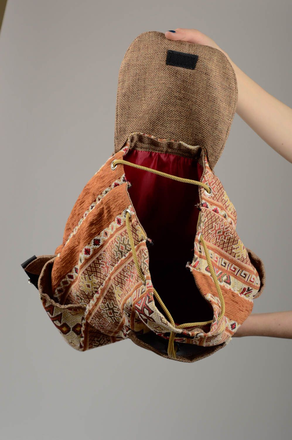 Mochila hecha a mano con ornamentos de tela regalo original accesorio de mujeres foto 5