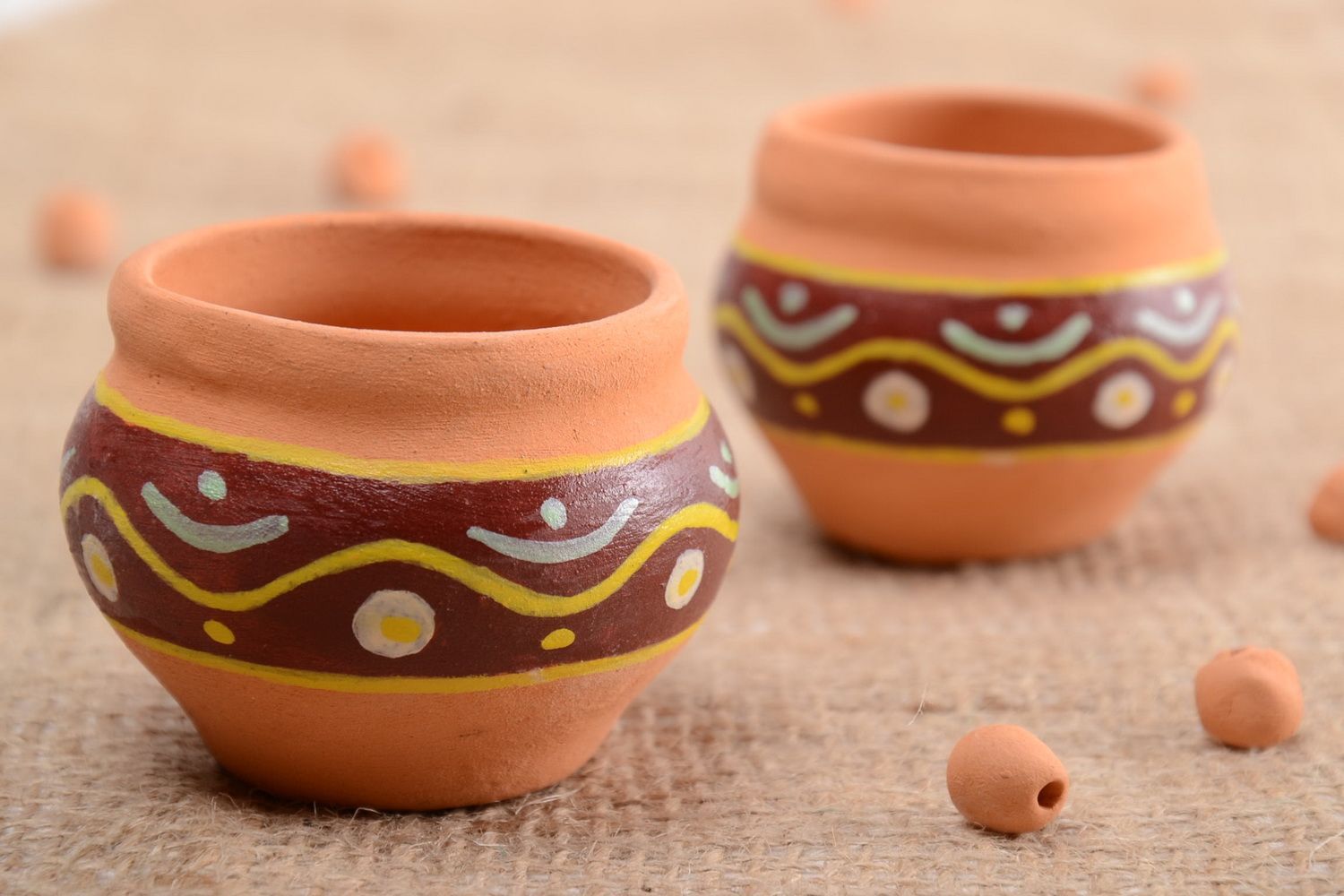 Petits vases céramiques faits main peints style ethnique 2 pièces 10 cl photo 1