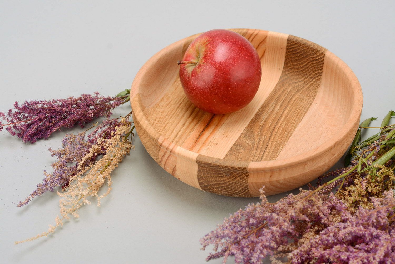 Assiette faite main en bois pour les aliments secs photo 1