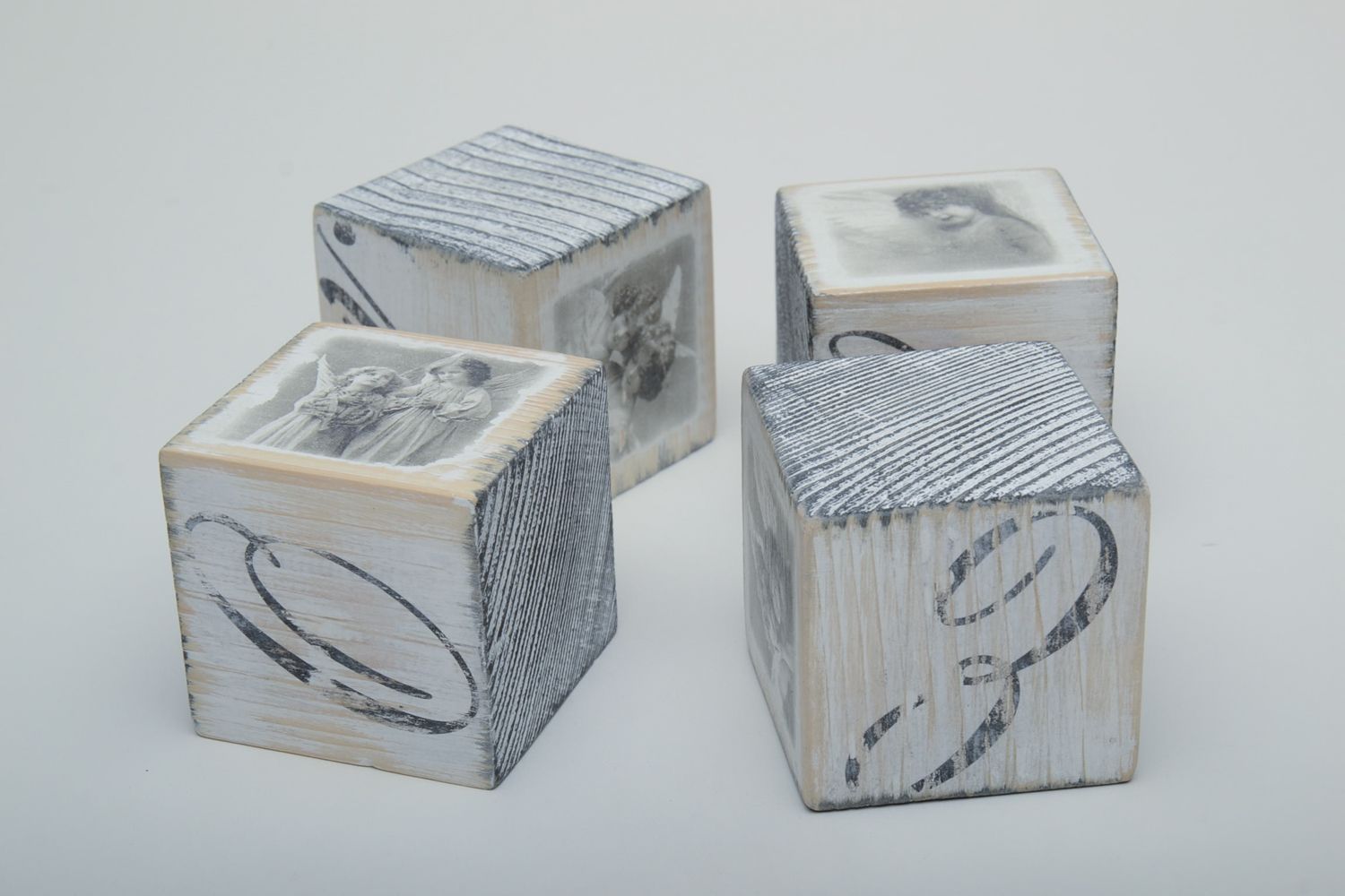 Petits cubes en bois blancs Home pour décoration quatre pièces faits main photo 4
