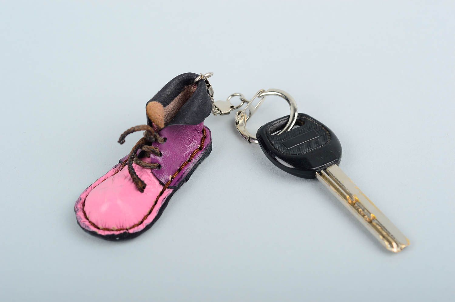 Bright handmade leather keychain cool keyrings beautiful keychain gifts for her photo 1