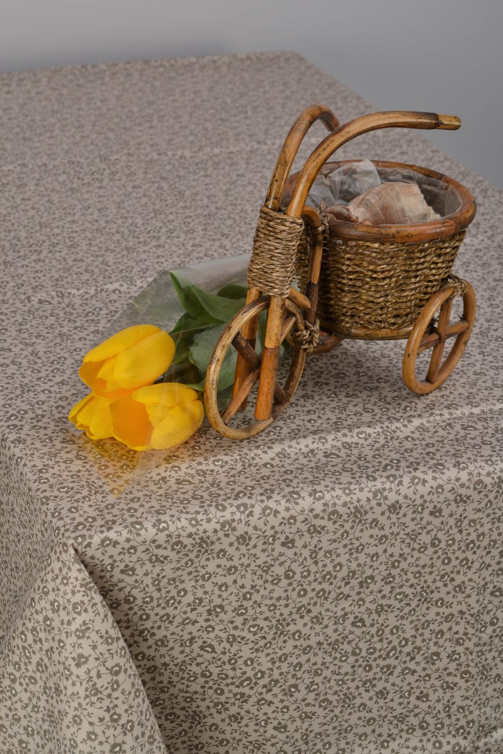 Fabric tablecloth with flower print photo 1