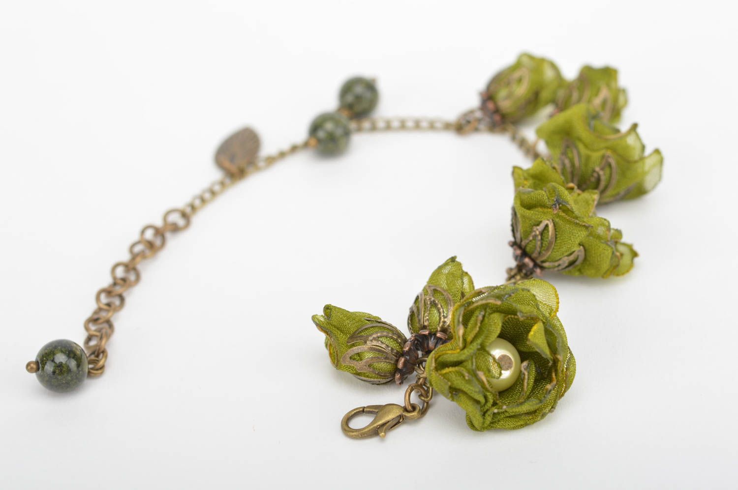 Bracelet en métal Bijou fait main Accessoire femme original fleurs vertes tissu photo 4