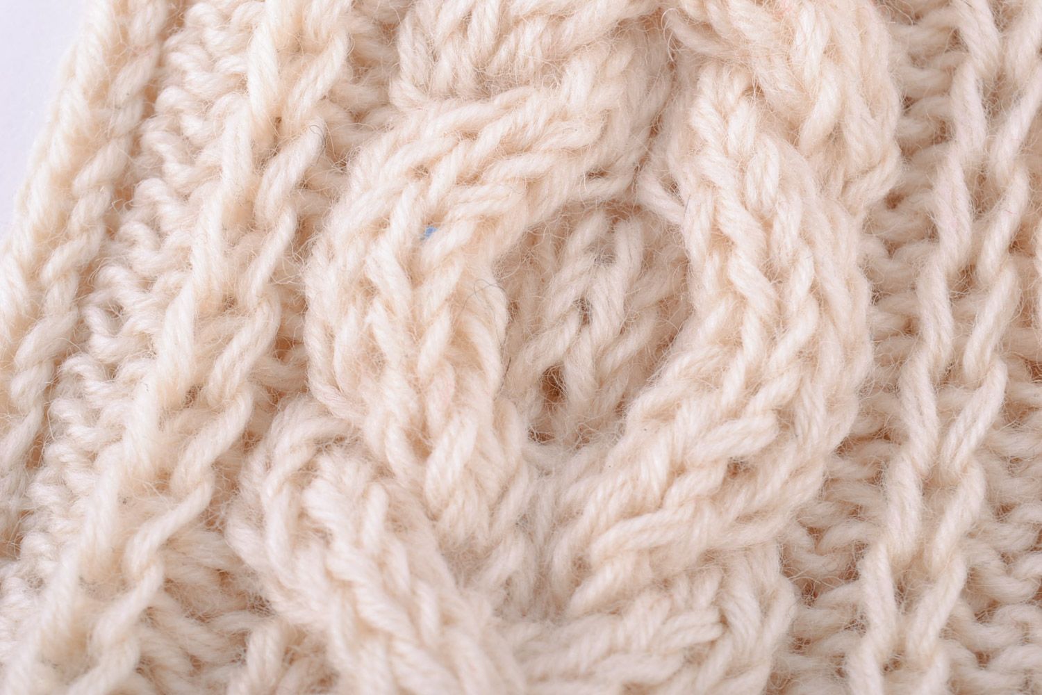 Petite housse de coussin tricotée en mi-laine beige aux anguilles faite main photo 3