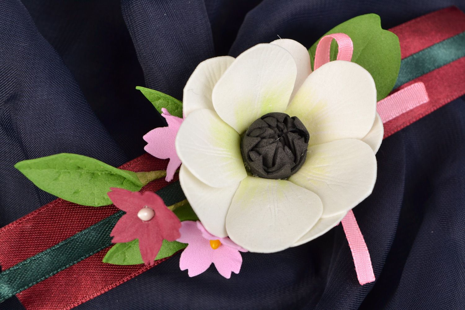 Pulsera para dama de honor hecha a mano con flores de goma EVA foto 1