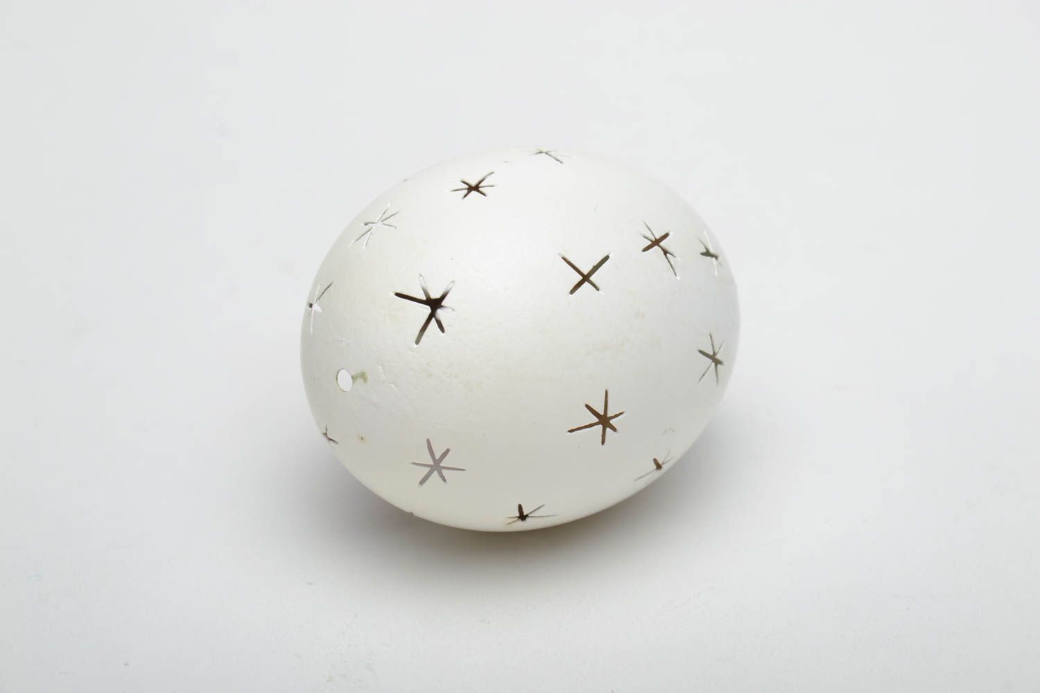 Engraved designer egg decorated using metallization technique photo 4