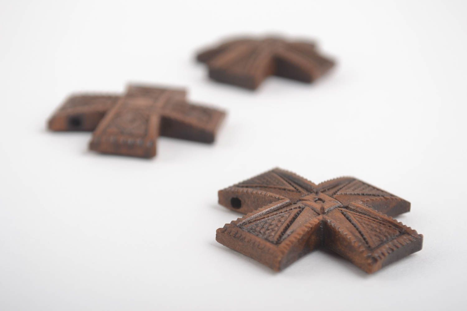 Pendentifs croix Bijoux ethniques fait main 3 pièces Accessoires femme en bois photo 3