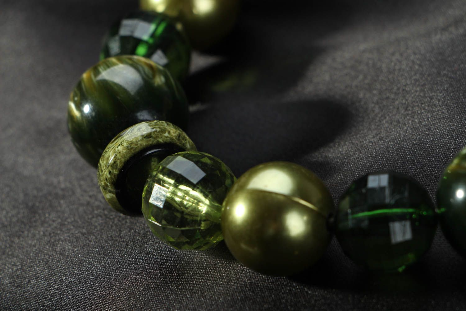 Collier de perles fantaisie vertes fait main photo 3