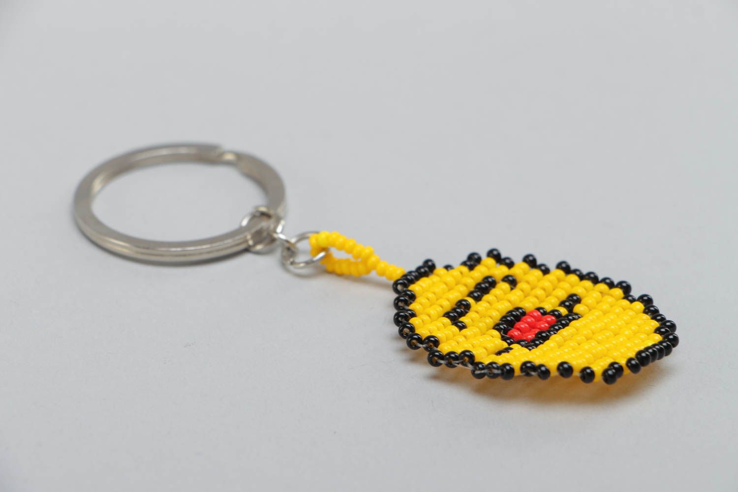 Accessoire sympa porte-clés jaune en perles de rocaille fait main Smiley photo 3