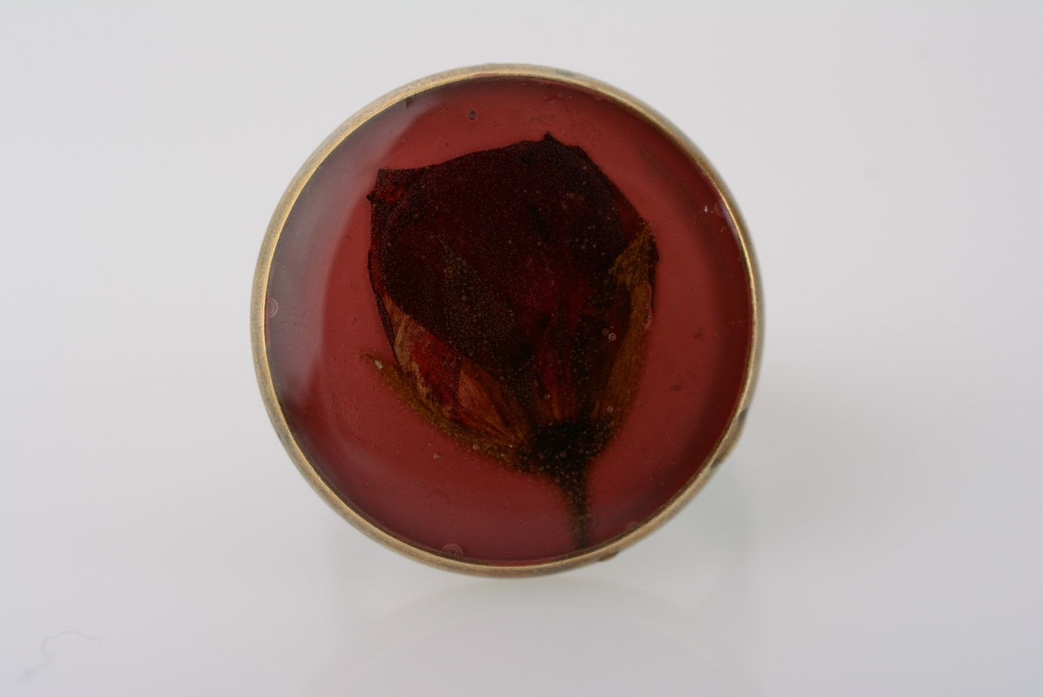 Handmade vintage round ring with dried rose flower in epoxy resin for ladies photo 2