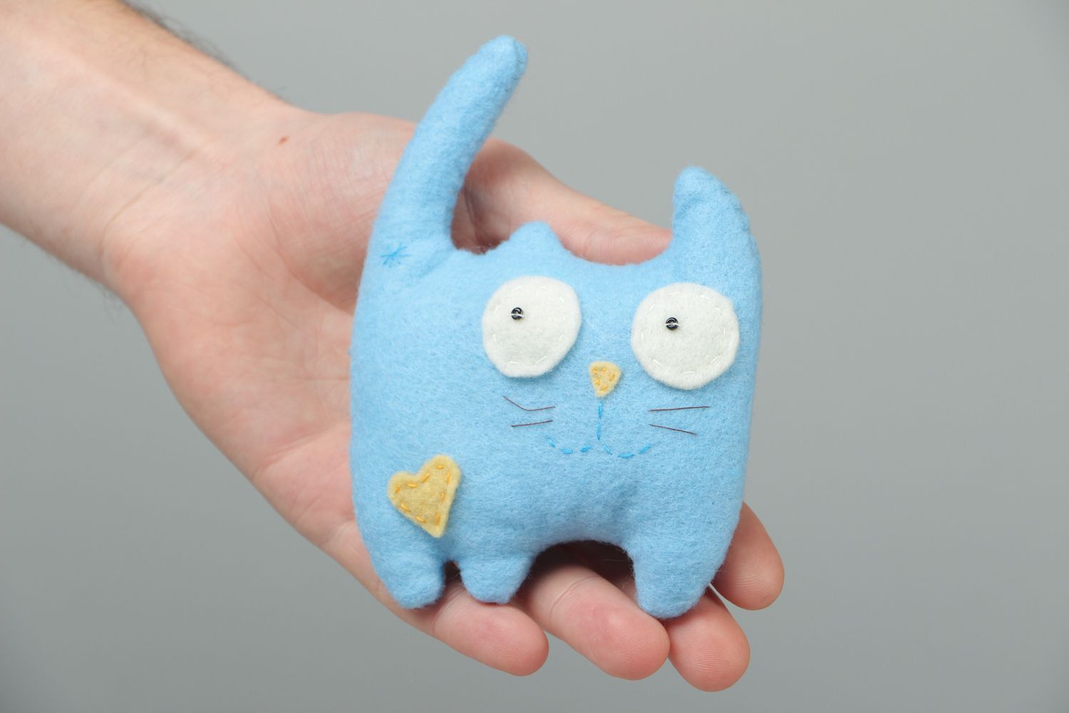 Мягкая игрушка из флиса в виде голубого кота  фото 4